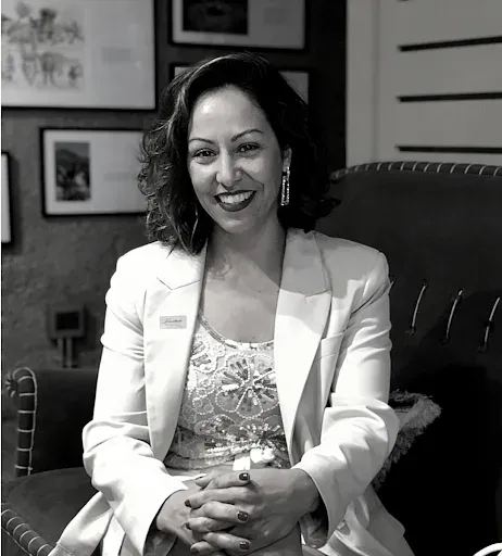 portrait Black-and-white portrait of Giovana Southey.